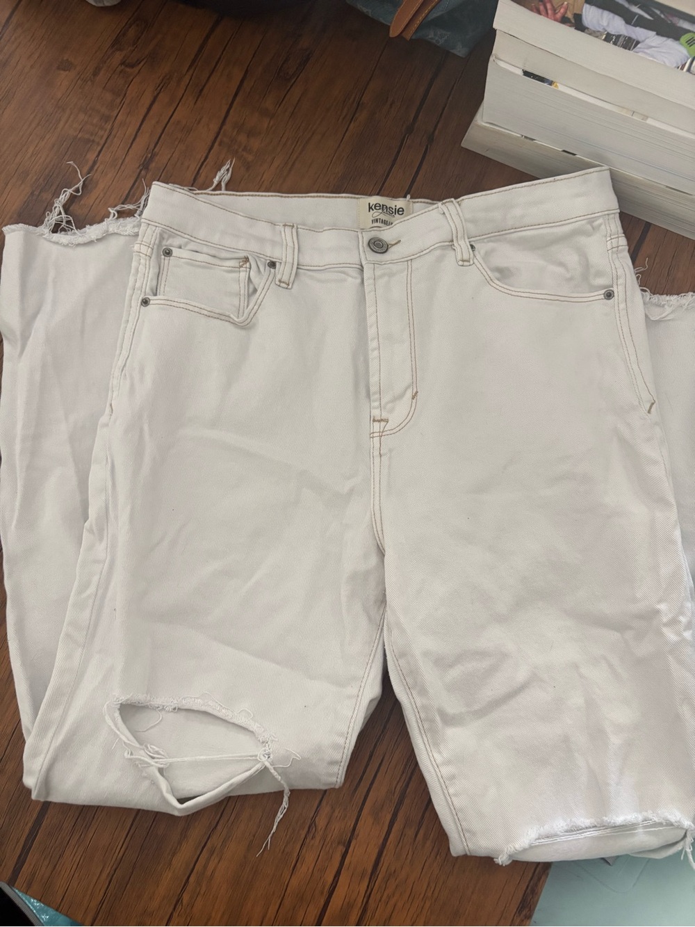 Kensie White Boyfriend Distressed Jeans